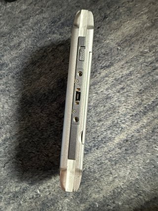 Sony PSP Slim Plateada (Buen estado) + Cargador
