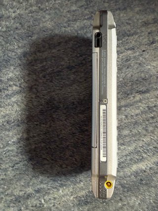 Sony PSP Slim Plateada (Buen estado) + Cargador