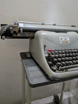 Máquina de escribir Hispano Olivetti Lexicon 80