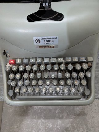Máquina de escribir Hispano Olivetti Lexicon 80