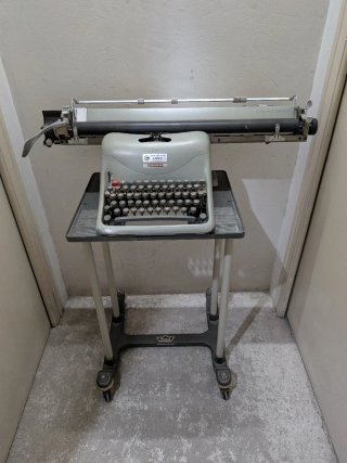 Máquina de escribir Hispano Olivetti Lexicon 80