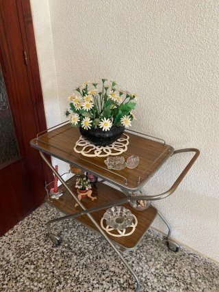 Camarera antigua madera y metal