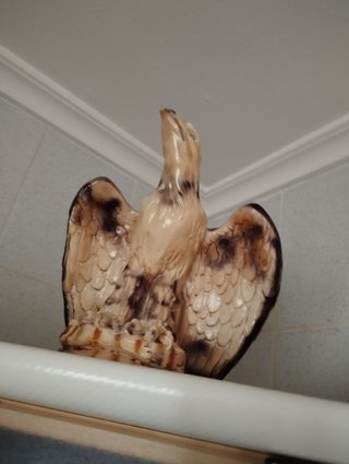 Águila Decorativa Cerámica Beige y Marrón