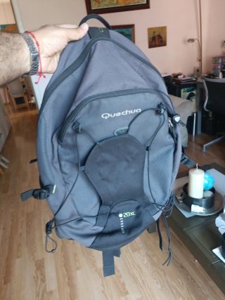 Mochila Quechua 20L Gris