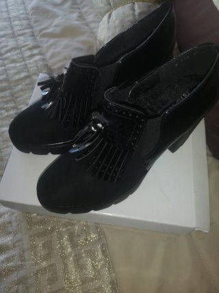 Zapatos de ante y charol negros Talla 40