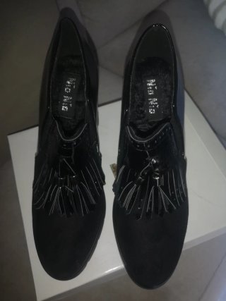 Zapatos de ante y charol negros Talla 40