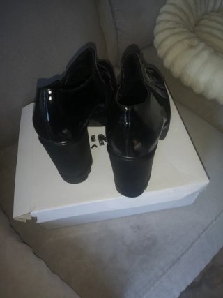 Zapatos de ante y charol negros Talla 40