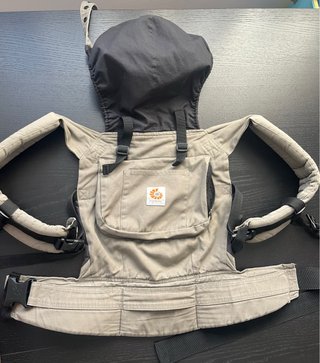 Mochila Ergobaby modelo antiguo con bolsillo