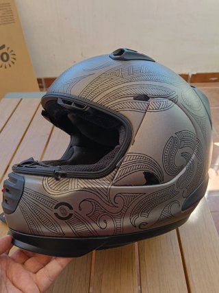 Casco Arai Rebel Soul Ducati con Diseño Tribal