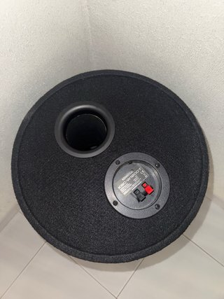 Bombo y amplificador negro