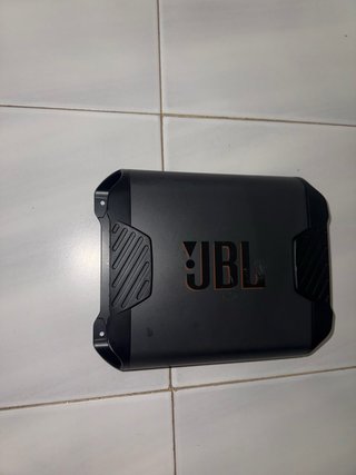 Bombo y amplificador negro