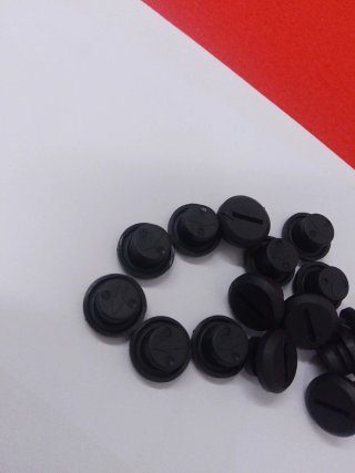20 Tappi Plastica Neri Diametro 1 cm