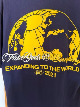 Camiseta Fake Gods Expanding to the World