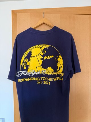 Camiseta Fake Gods Expanding to the World