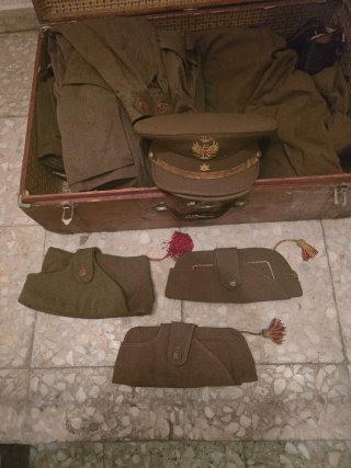 2 Uniformes antiguos Alferez ejército Español 1950