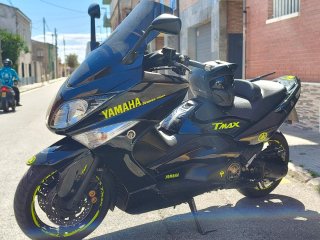 Moto  Yamaha TMAX 500 Negra año 2009.