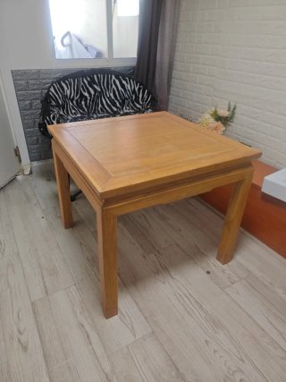 Tavolo in legno massello