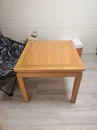Tavolo in legno massello