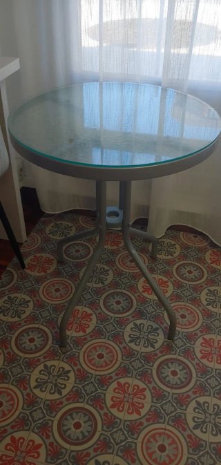 Mesa redonda cristal y metal gris
