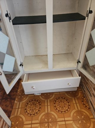 Armario puertas cristal y cajones