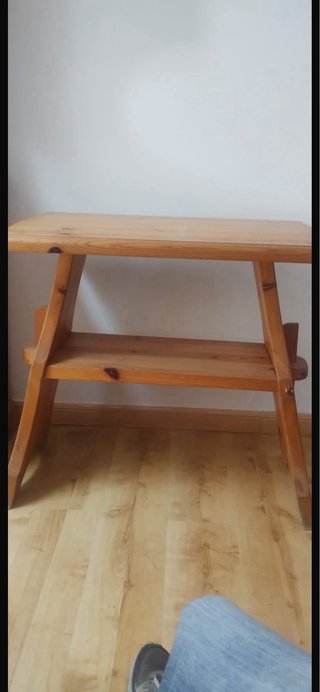 Mesita auxiliar rústica de madera