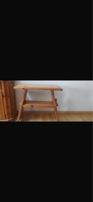 Mesita auxiliar rústica de madera