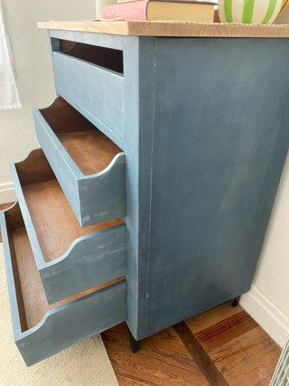 Cómoda restaurada artesanalmente