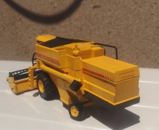 Maqueta New Holland TX 34 Amarilla