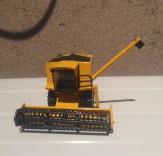 Maqueta New Holland TX 34 Amarilla
