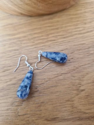 Orecchini pendenti in pietra Sodalite blu e bianca