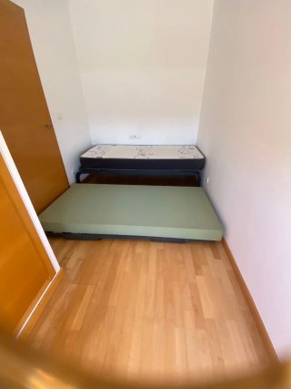 Cama doble metálica con somier de madera