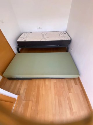 Cama doble metálica con somier de madera