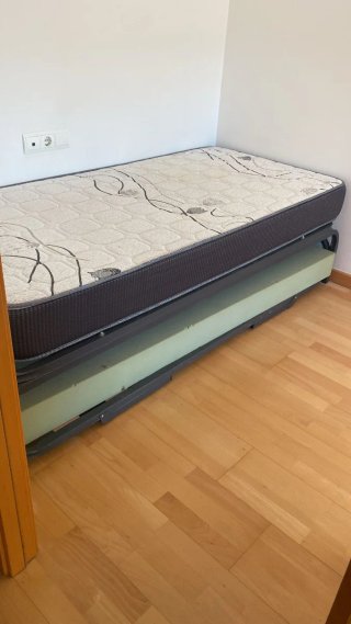 Cama doble metálica con somier de madera