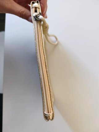 Pochette dorata con laccetto
