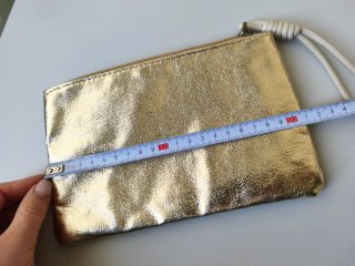 Pochette dorata con laccetto
