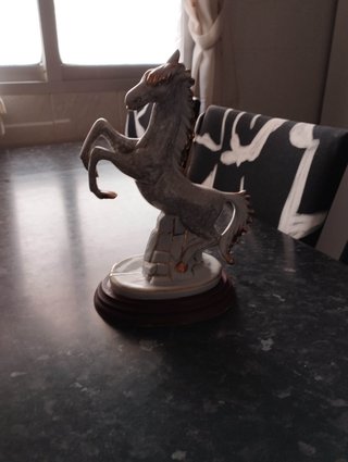 Escultura Caballo Cerámica Dorado Gris