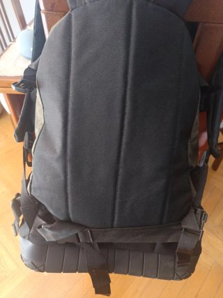 Mochila verde con cordones y malla