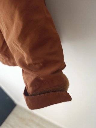 Chaqueta con capucha hombre marrón