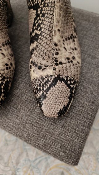 Botines piel serpiente Massimo Dutti