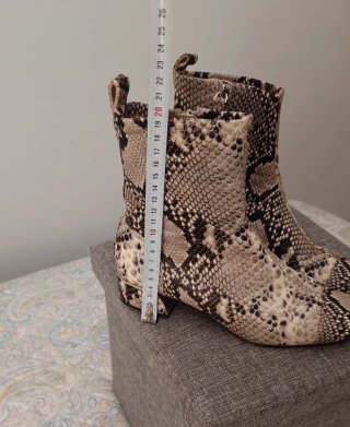 Botines piel serpiente Massimo Dutti