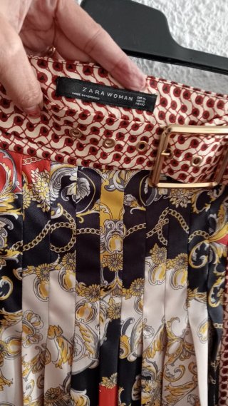 GRATIS Falda Zara Estampada Talla 42 con Cinturón