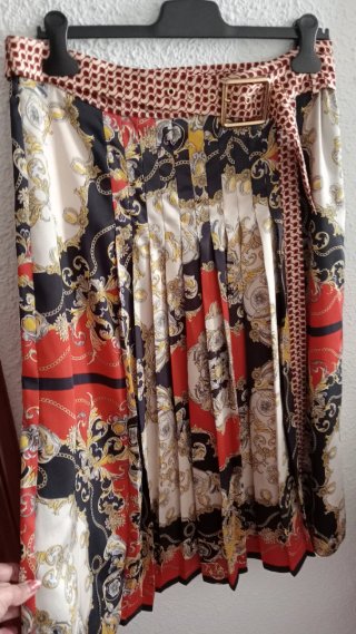 GRATIS Falda Zara Estampada Talla 42 con Cinturón