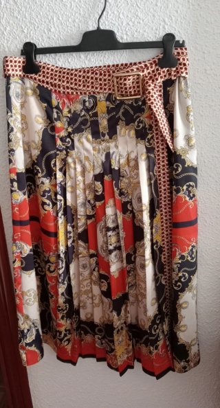 GRATIS Falda Zara Estampada Talla 42 con Cinturón