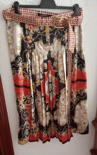 GRATIS Falda Zara Estampada Talla 42 con Cinturón