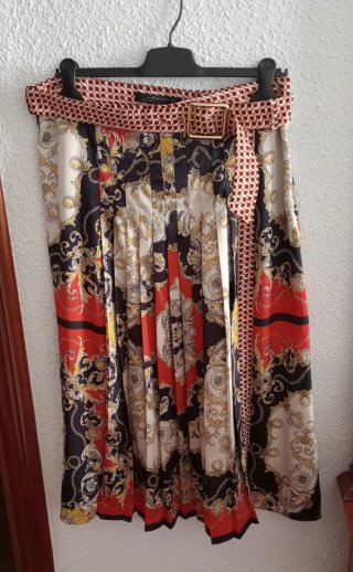 GRATIS Falda Zara Estampada Talla 42 con Cinturón
