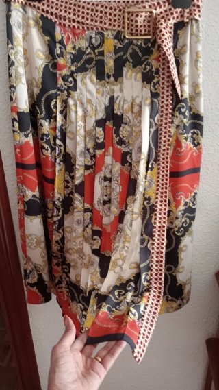 GRATIS Falda Zara Estampada Talla 42 con Cinturón