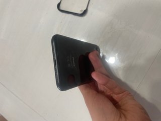 iPhone XR Apple con funda. En muy buen estado.