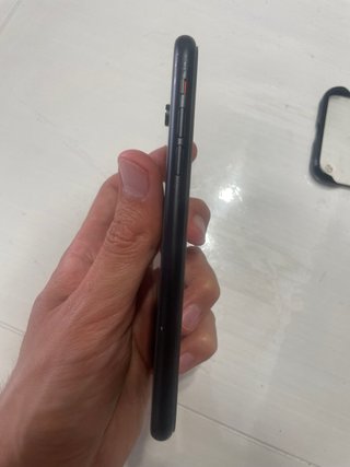 iPhone XR Apple con funda. En muy buen estado.