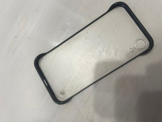 iPhone XR Apple con funda. En muy buen estado.