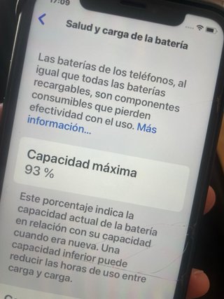 iPhone XR Apple con funda. En muy buen estado.